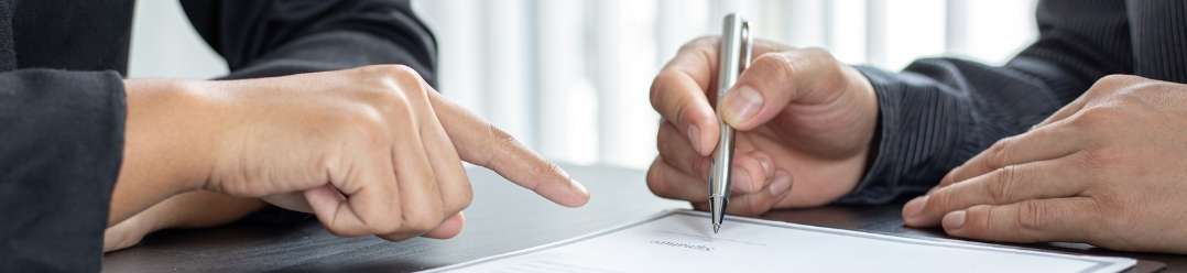 medicare advisor helping a client